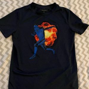 Boys t-shirt small athletic fabric size 8-10